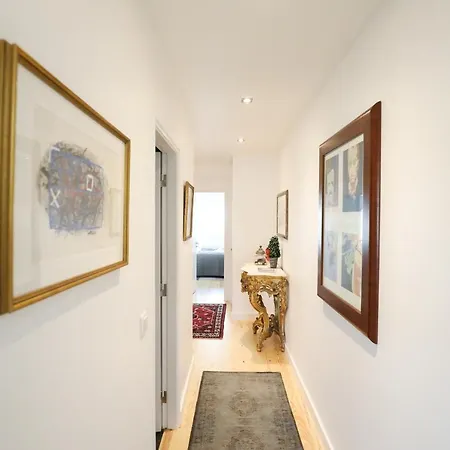 Luxury Apartment *